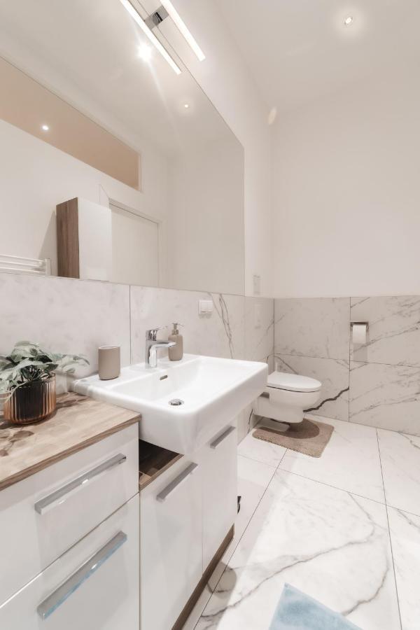 Cozy Apartment, 2 Private Terraces, 8 Min To City Center Viena Exterior foto